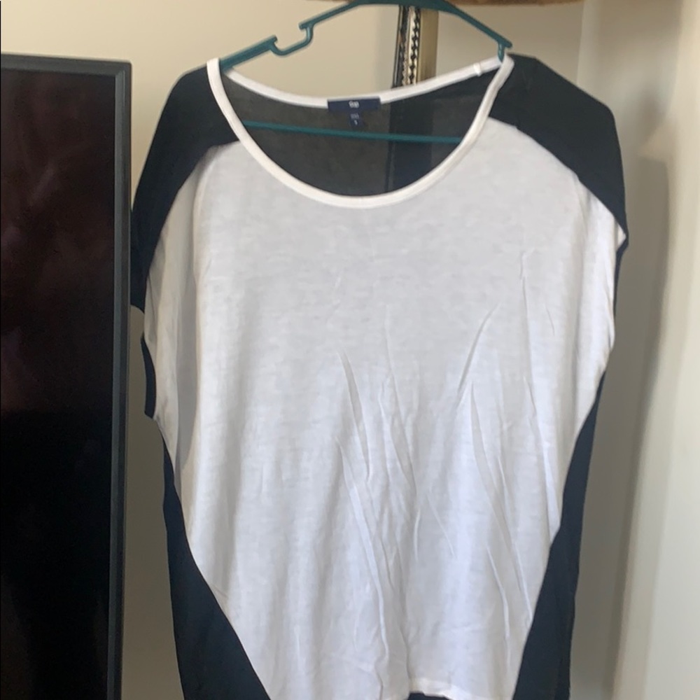 Fun comfy blk and white tee❤️